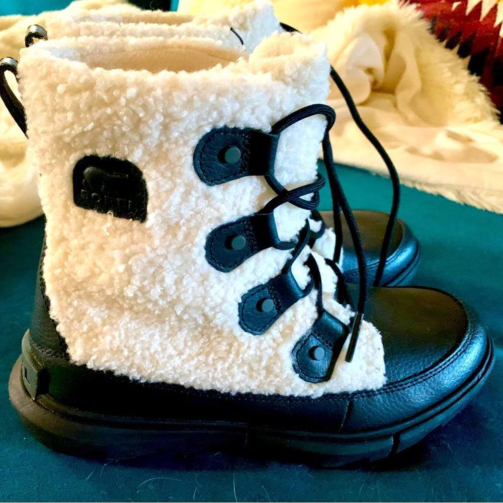 Sorel Joan Explorer Fleece Boots Size 8 NWT
